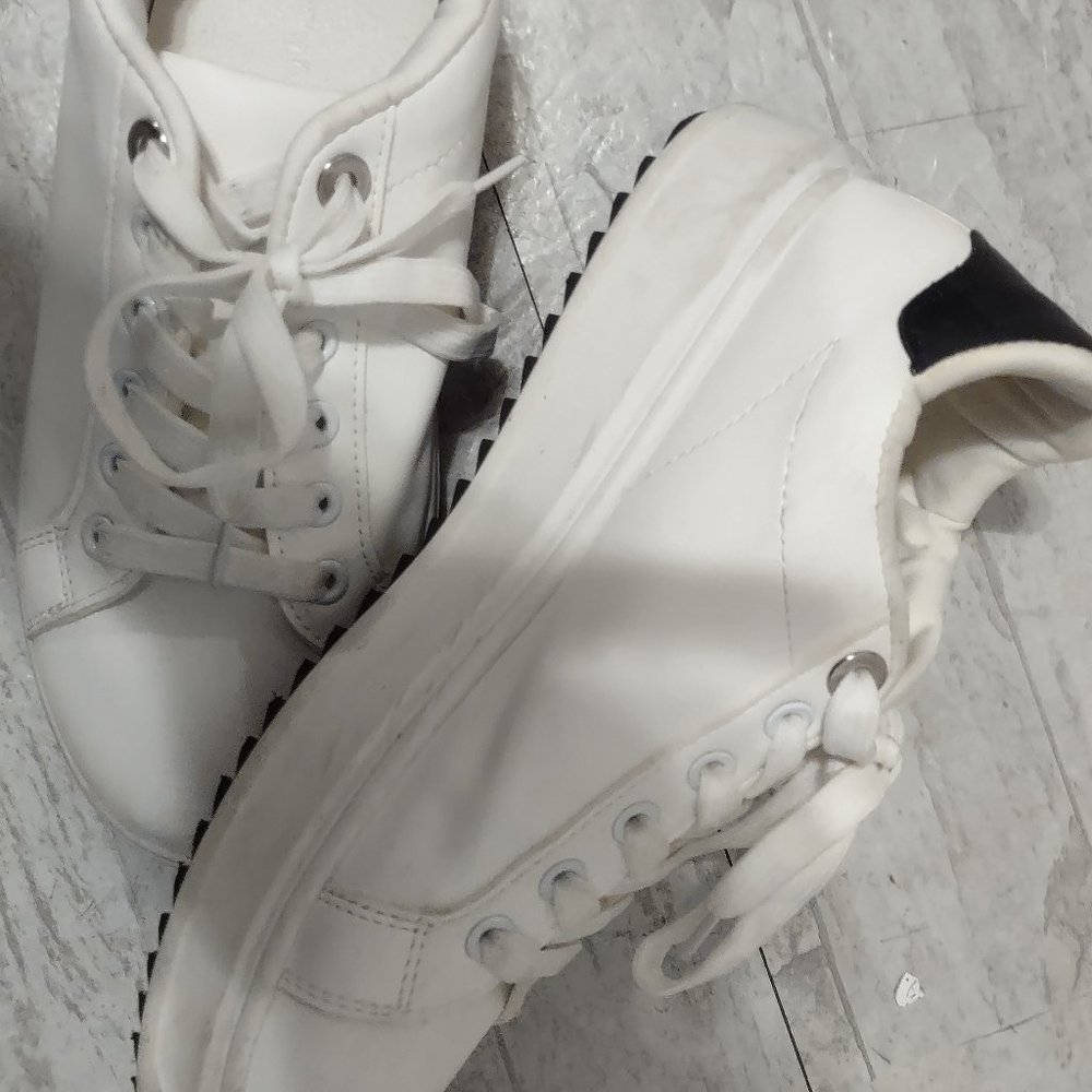 Madden girl white dress sneakers Madden girl by steve madden white 7 like new